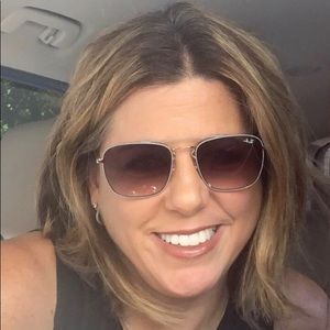 Meet your Posher, Debbie